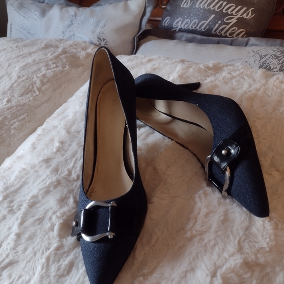 Shoes - Picture 2 of 10